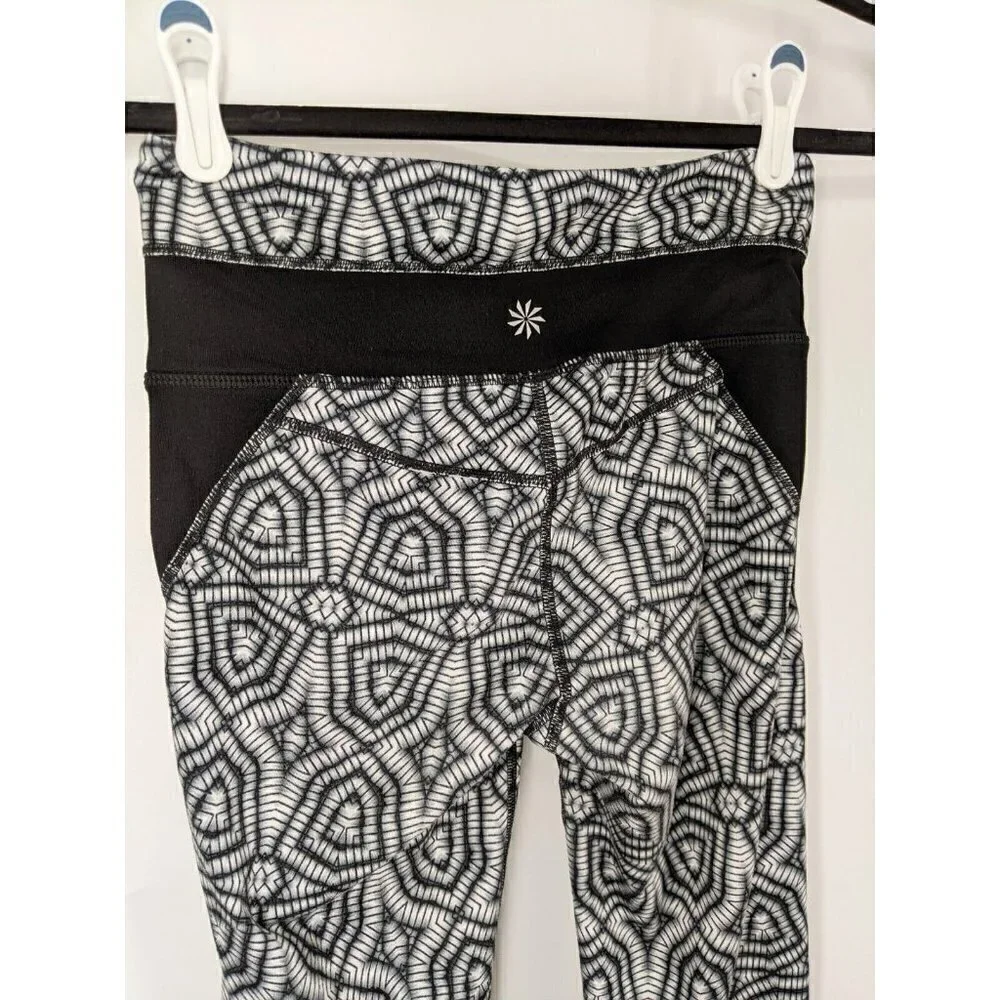 Athleta Capri Leggings Sz Small Geometric Print Chaturanga Yoga Black Gray - Picture 7 of 8